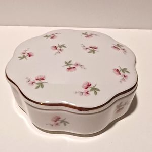 EUC Vintage I. W. Rice Ceramic Covered Trinket Box with Pink Flowers